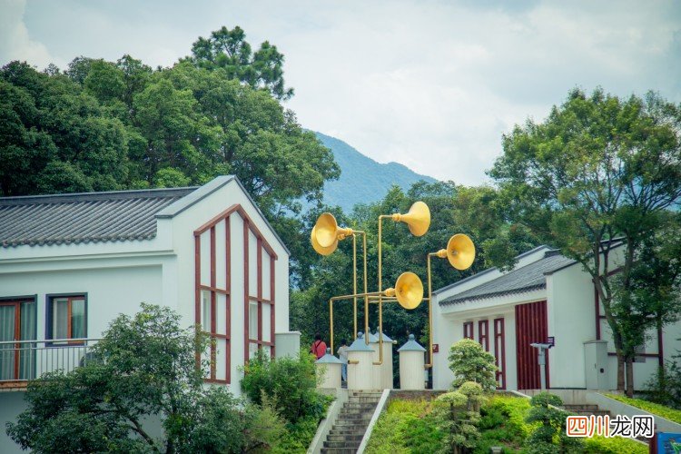 逍遥自在九江行，江湖一笑浪滔滔