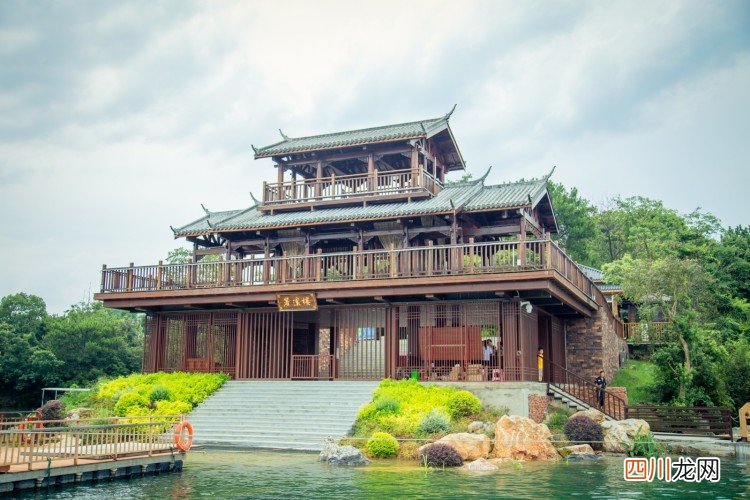 逍遥自在九江行，江湖一笑浪滔滔