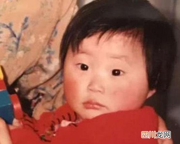 1994年美国妇女收养一中国弃婴，24年后哈佛毕业，回国寻亲生父母