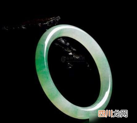 没有不能佩戴的翡翠，只有不会挑选翡翠的人，看这里教你一招！