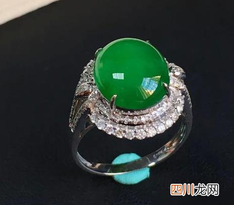 没有不能佩戴的翡翠，只有不会挑选翡翠的人，看这里教你一招！