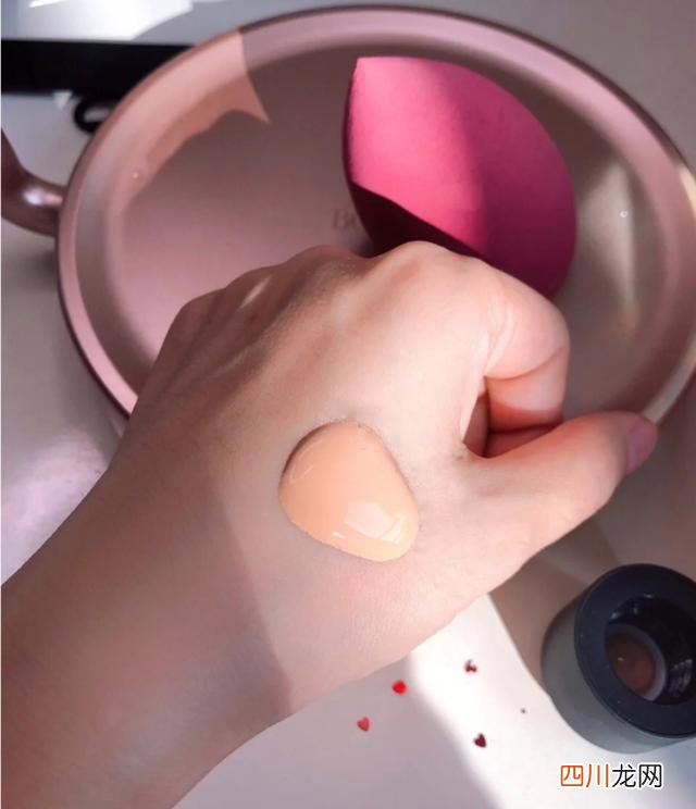 mac粉底液和dw粉底液哪个好用 大牌粉底液优缺点：YSL遮瑕好，MAC性价高，DW持妆易卡粉
