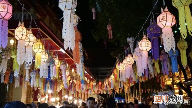 清迈周日夜市 一次性徒步逛完亚洲第一大夜市？体验泰国清迈的夜生活