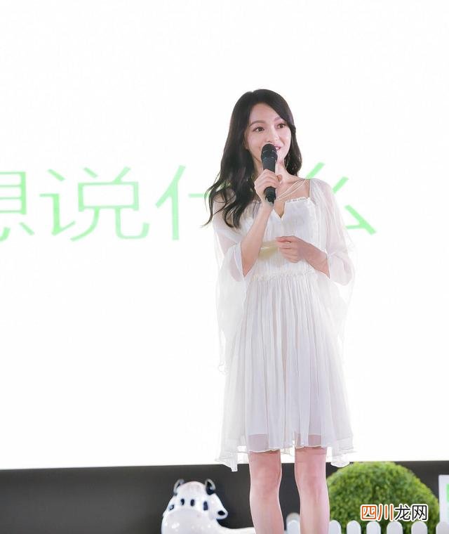 初春火了一种西装，叫张韶涵的“黑西装”，一身黑搭配美出新高度