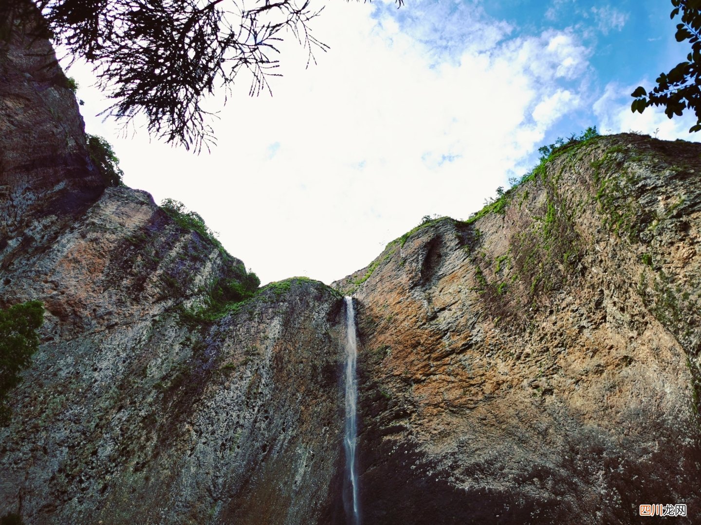 三山五岳中最低调的一座山，徐霞客三次前往，小龙女在此纵身一跃