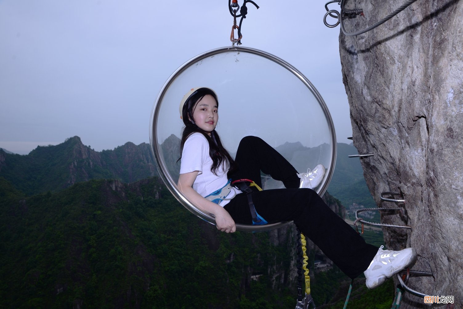 三山五岳中最低调的一座山，徐霞客三次前往，小龙女在此纵身一跃