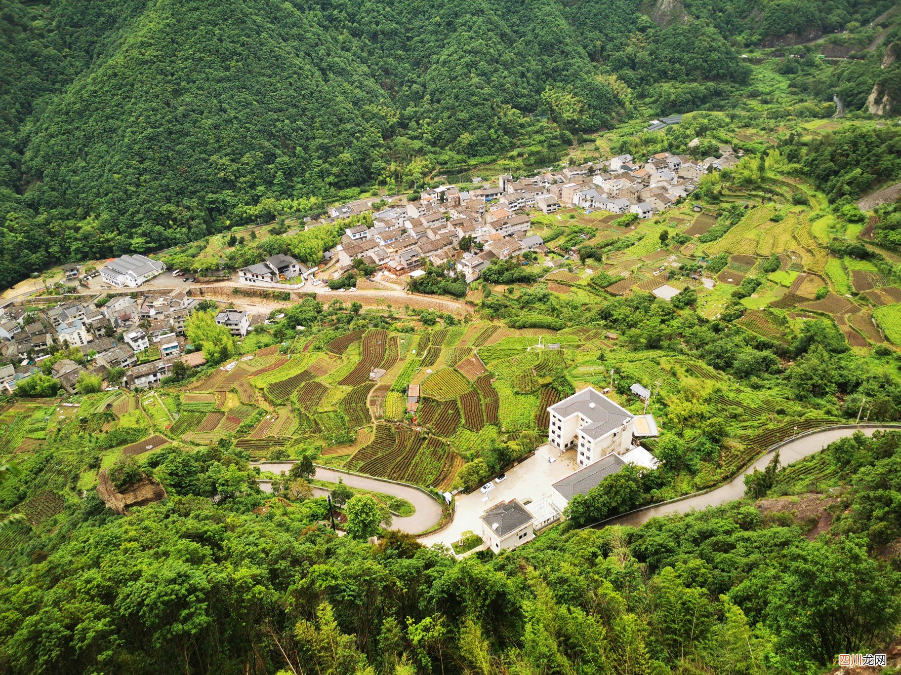 三山五岳中最低调的一座山，徐霞客三次前往，小龙女在此纵身一跃