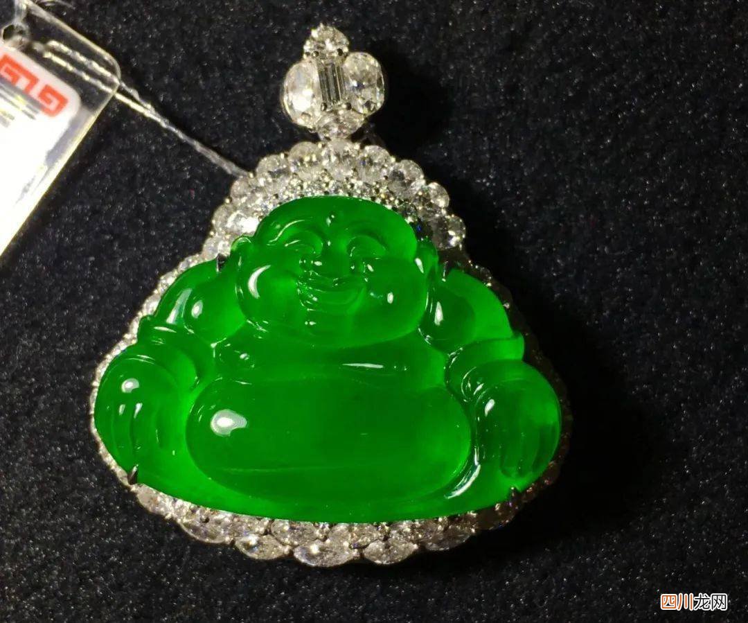 明明是翡翠，为何却是玻璃光泽？看明白了