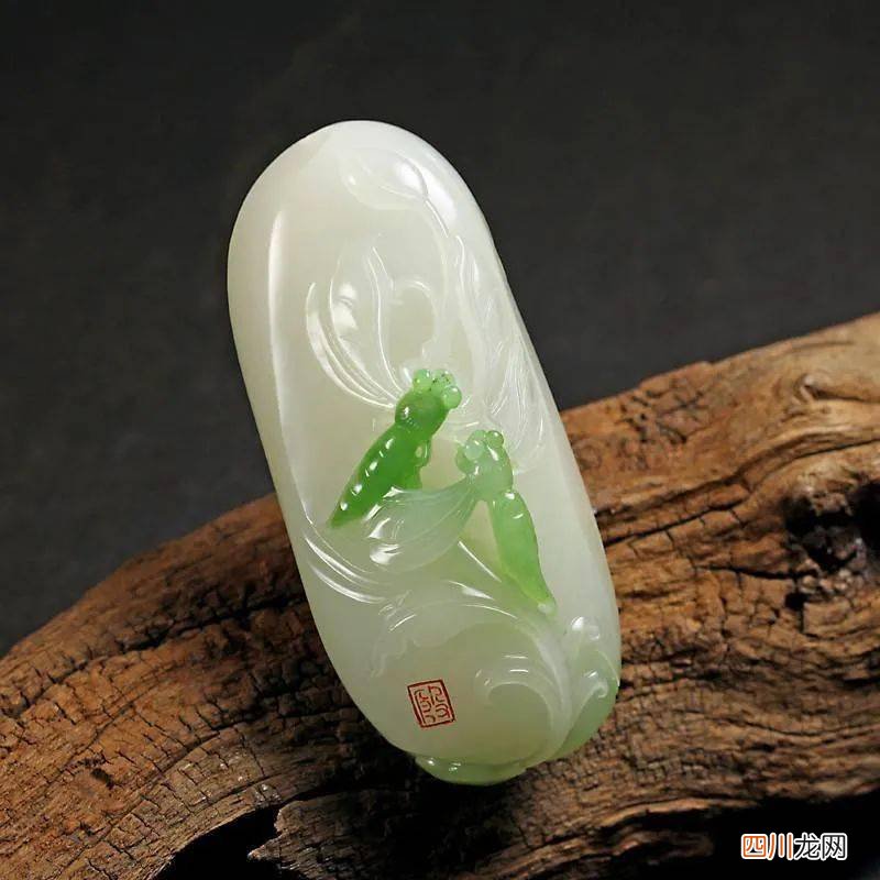 明明是翡翠，为何却是玻璃光泽？看明白了