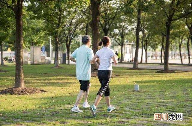 人过五十，夫妻感情再好，也要主动做这六件事