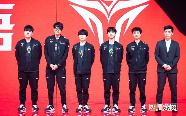 谁说双圈无敌？箫P金克丝两把MVP战胜双圈组合，顺手拿了个五杀