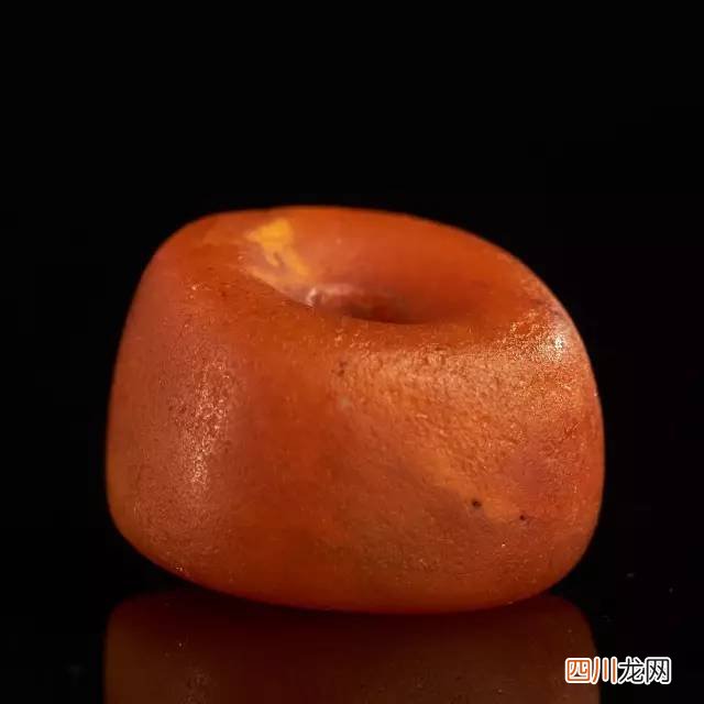 老蜜蜡的功效与作用有哪些？老蜜蜡多少钱一克？老蜜蜡开片的全解析