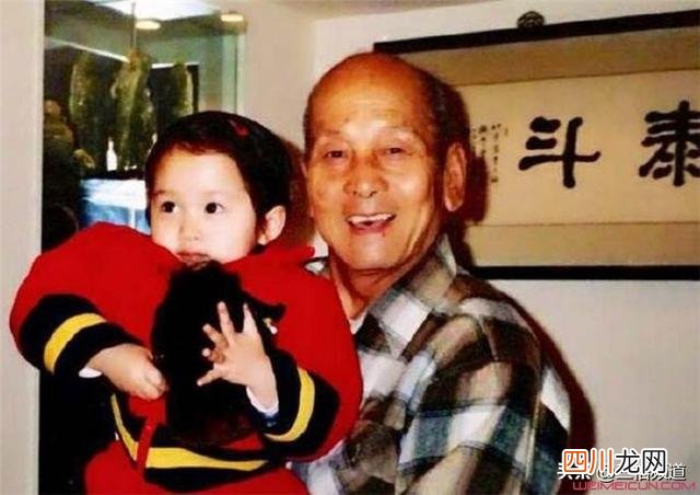 关晓彤满族原名叫什么 关晓彤个人简历资料
