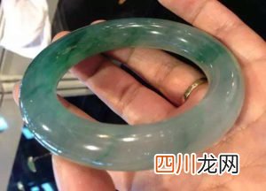 什么样的翡翠适合送给女朋友? 这几款要优先考虑