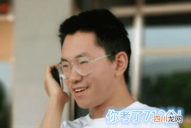 男孩高考查分当天在网吧打游戏，不知自己考712分，家长不管吗？  河南高考成绩查询