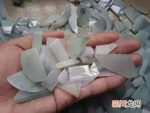 一堆没人要的垃圾翡翠，他竟卖出了天价