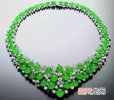 一堆没人要的垃圾翡翠，他竟卖出了天价