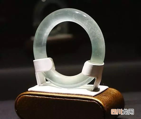 有钱也买不到的世界级翡翠手镯曝光