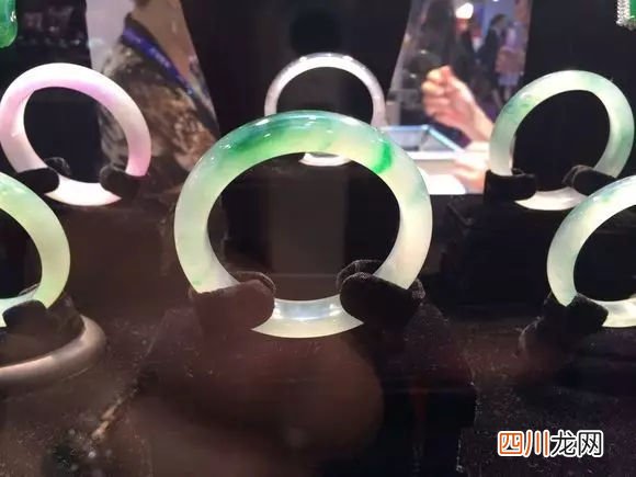 有钱也买不到的世界级翡翠手镯曝光