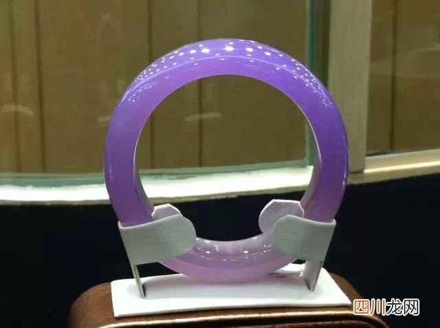有钱也买不到的世界级翡翠手镯曝光