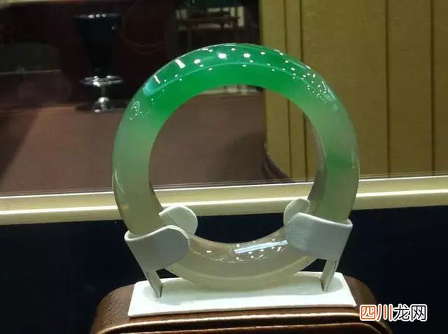 有钱也买不到的世界级翡翠手镯曝光