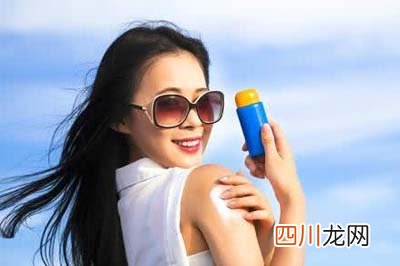 mac一页:先涂防晒霜还是隔离霜