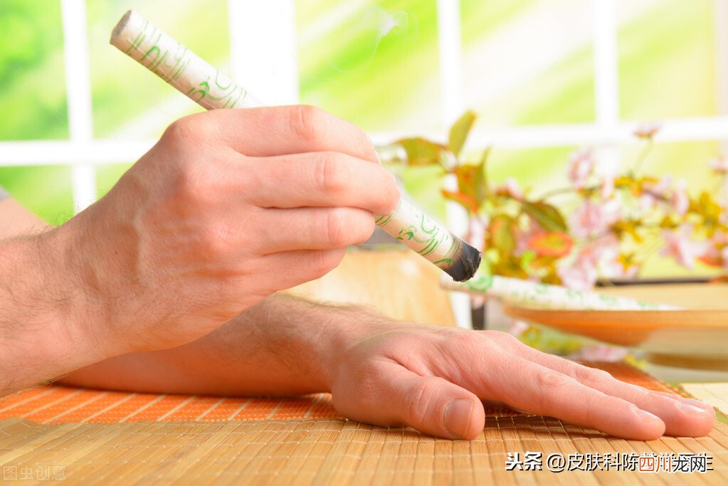 脖子上长了几十个 丝状疣是怎么引起的