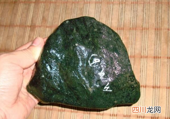大家都是怎么看翡翠毛料的？对赌石几乎人人都明知不可为而为之
