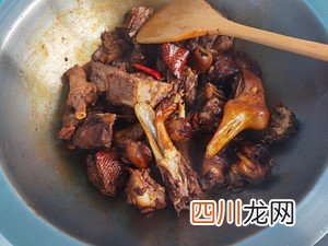铁锅炖大鹅实际操作＋配料表 铁锅炖大鹅的正宗做法