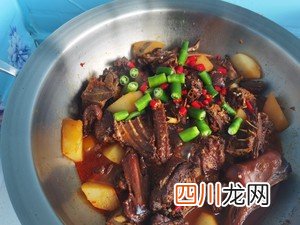 铁锅炖大鹅实际操作＋配料表 铁锅炖大鹅的正宗做法