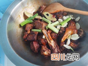 铁锅炖大鹅实际操作＋配料表 铁锅炖大鹅的正宗做法
