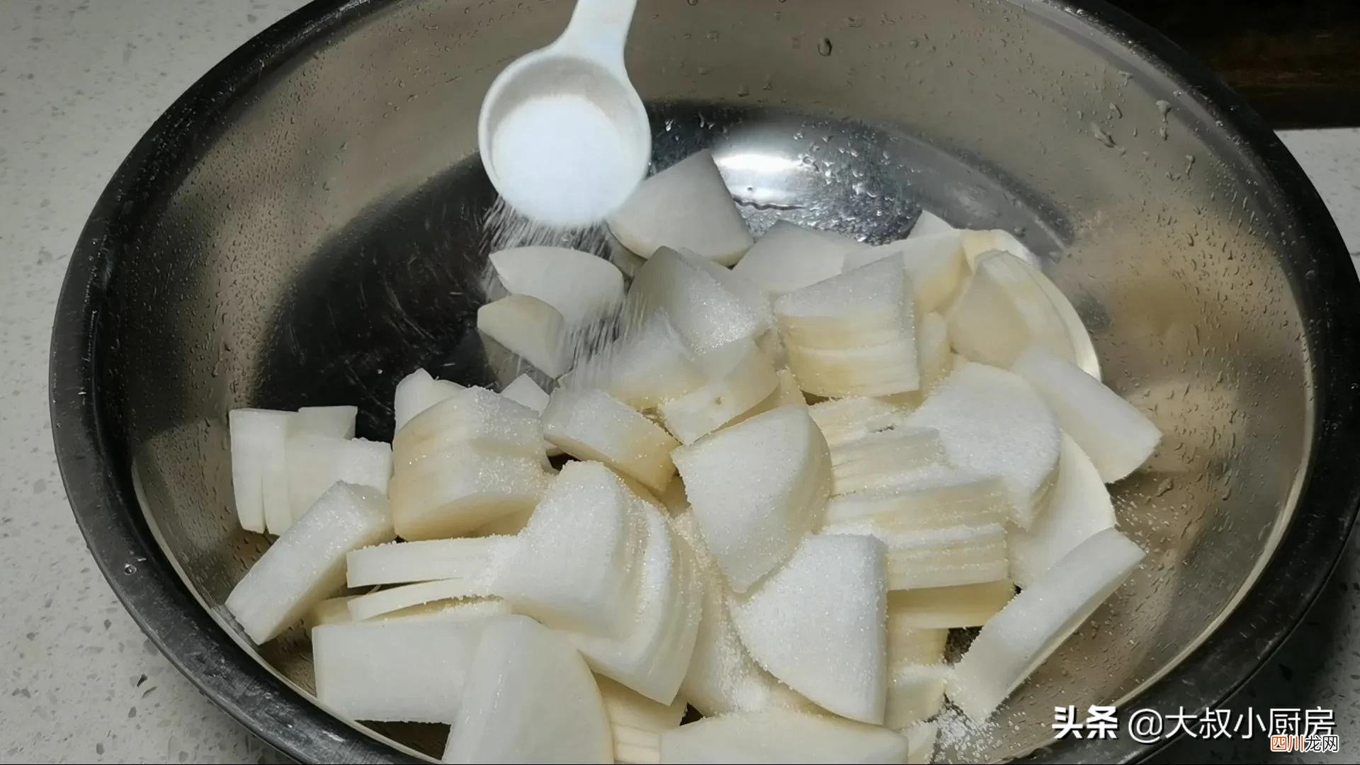 白萝卜简单又好吃的腌制方法 嘎嘣脆，佐餐必备 白萝卜怎么腌制好吃又脆