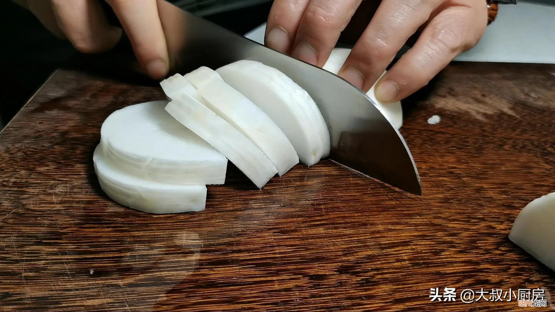 白萝卜简单又好吃的腌制方法 嘎嘣脆，佐餐必备 白萝卜怎么腌制好吃又脆