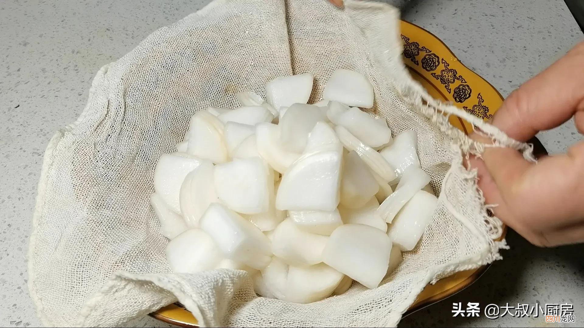 白萝卜简单又好吃的腌制方法 嘎嘣脆，佐餐必备 白萝卜怎么腌制好吃又脆