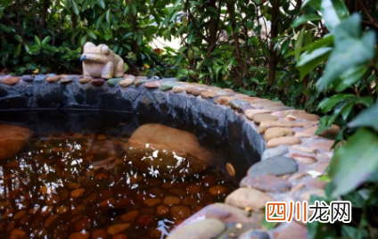 泡温泉一般是裸泡还是穿裤子