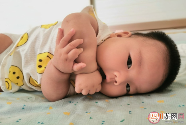 孩子斜颈家长怎么正确干预 斜颈不纠正有什么后果