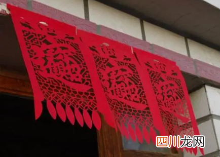 2022春节挂钱可以贴在屋里吗