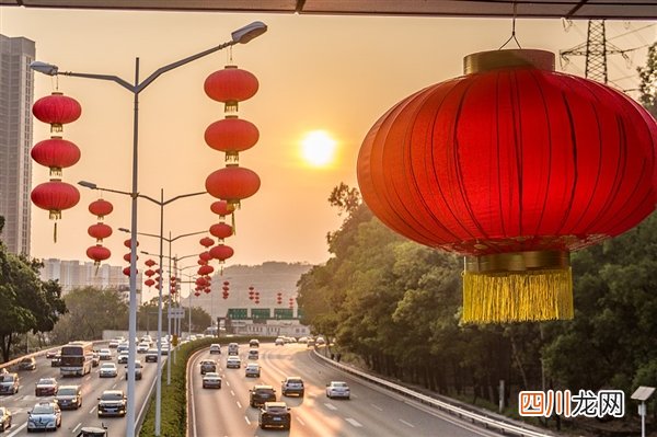 uc下一页：网约车开始加收春节服务费 平台称全额给司机 分文不取