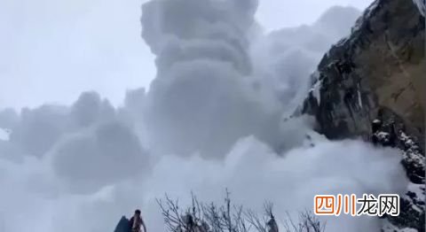 惊险！云南一景区发生雪崩 游客边跑边拍 现场画面曝光！