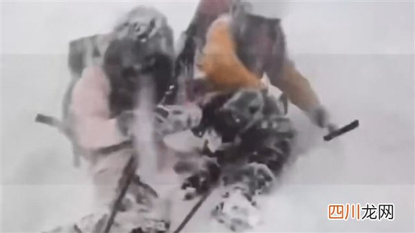 uc下一页：云南一景区发生雪崩：游客竟然边跑还边拍照