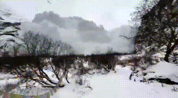 uc下一页：云南一景区发生雪崩：游客竟然边跑还边拍照