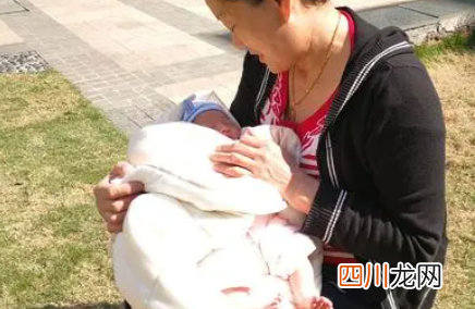 黄疸晒太阳要不要穿衣服