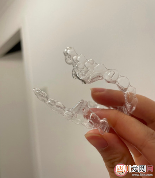 戴牙套真的可以变好看吗 隐形牙套和钢牙套到底哪个比较好