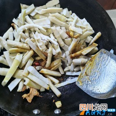 蒜苗炒竹笋的做法 蒜苗炒竹笋丝好吃吗