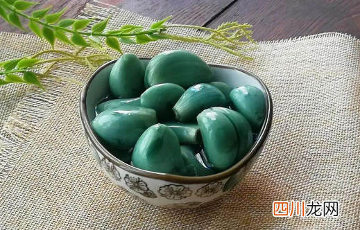 腊八蒜比平常的蒜硬还是软