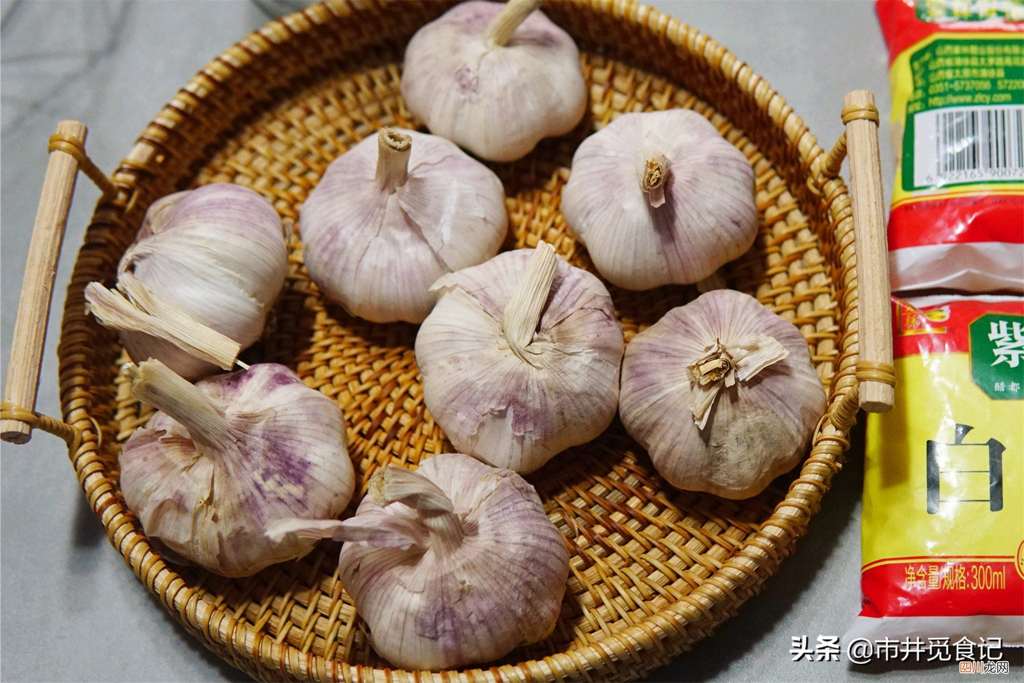腊八蒜总腌不好，大厨用了3个窍门 腊八蒜怎么腌制又绿又好吃