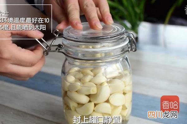 腌腊八蒜记住“2用1窍门”，颜色碧绿大蒜酸脆 腊八蒜怎么腌制又绿又好吃