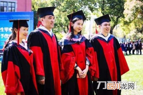 如果大学读完的话，是以研究生的身份继续就读吗? 读完大学后继续读的话读什么?是研究生吗?