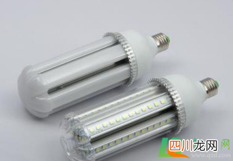 led灯打开只发弱光不亮是受潮了吗