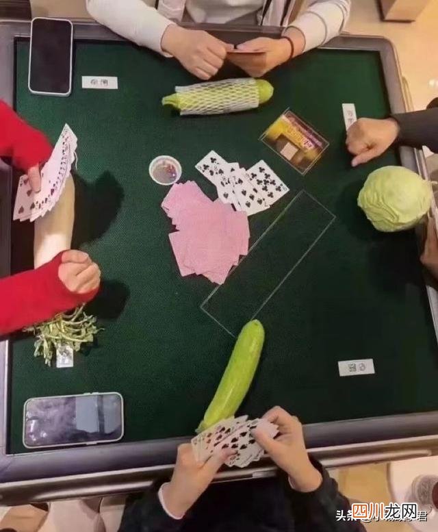 关于上海一男子买不到菜在家水培白菜的信息